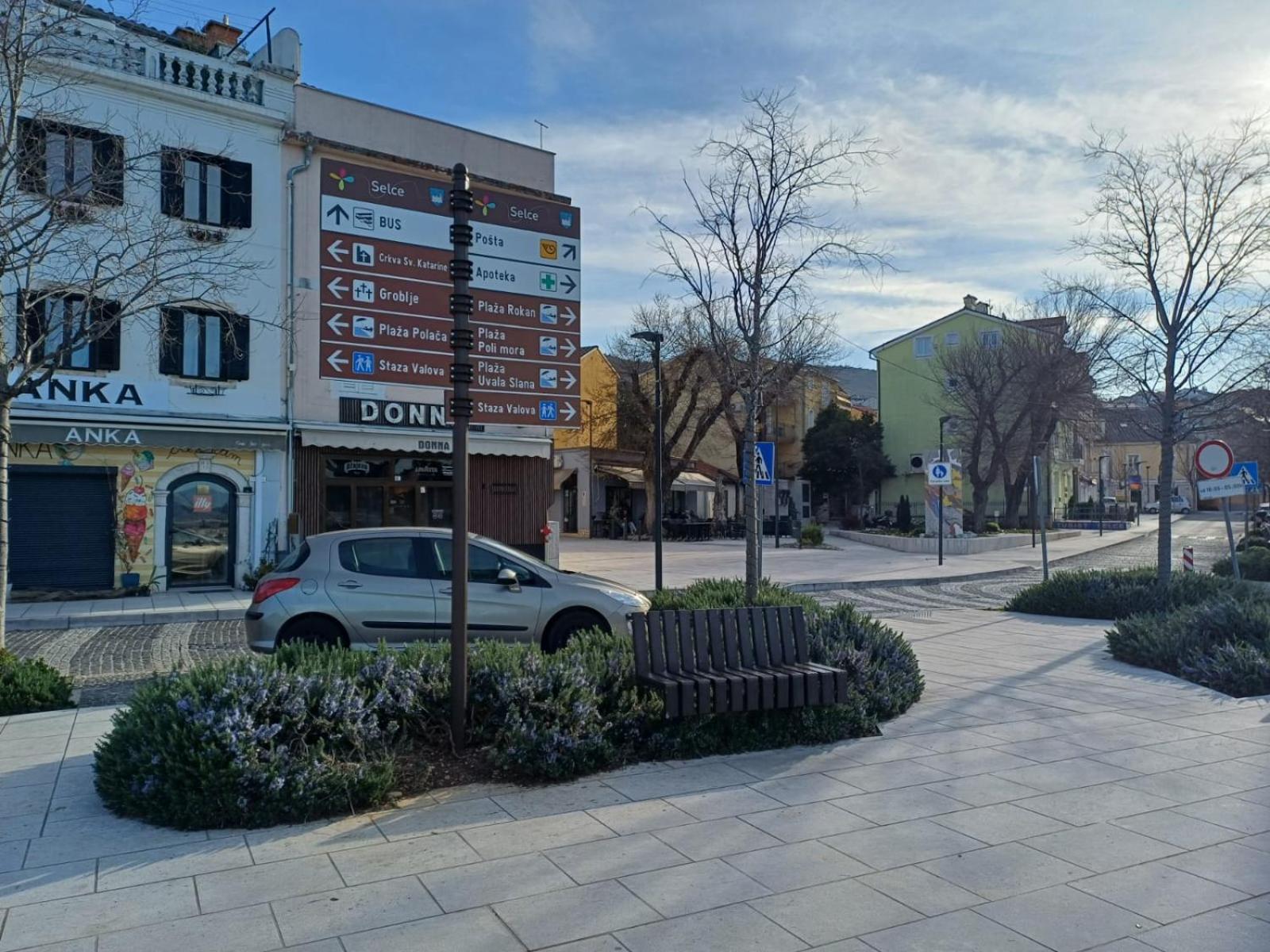 Town Centre Apartment *